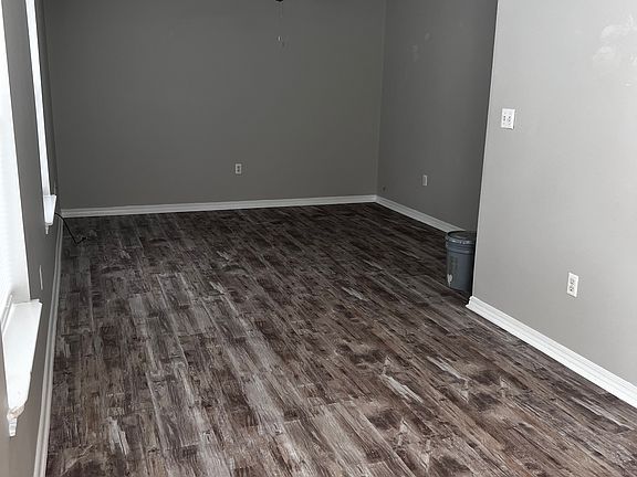 3rd image of 723 Green St