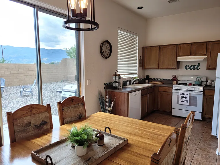 785 W Azure Dr — Photo 6