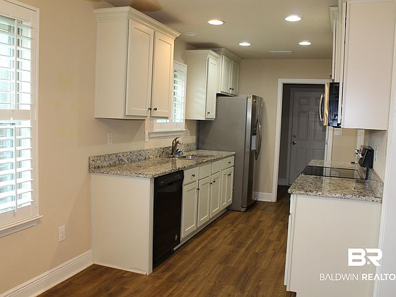 3rd image of 22630 Lake South Dr