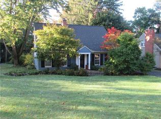 8421 Rockspring Dr, Chagrin Falls, OH 44023