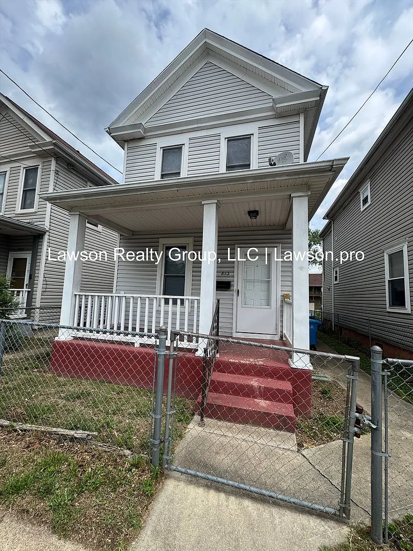 Newly Updated House with Fenced Yard — Photo 3