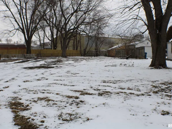 2317 Richards Ln, Springfield, IL 62702