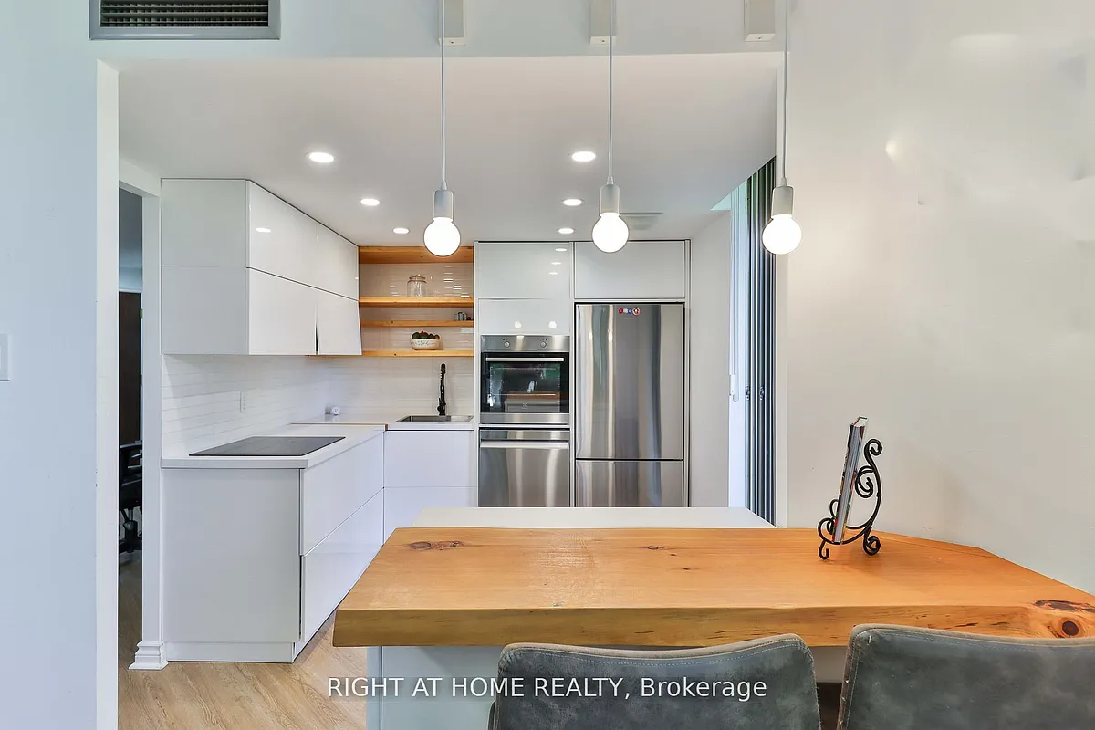 Building Photo - 1210 Don Mills Rd #206