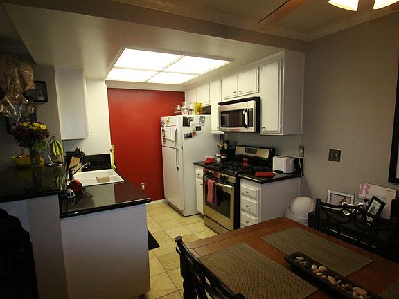 4th image of 22040 Gault St Unit 6