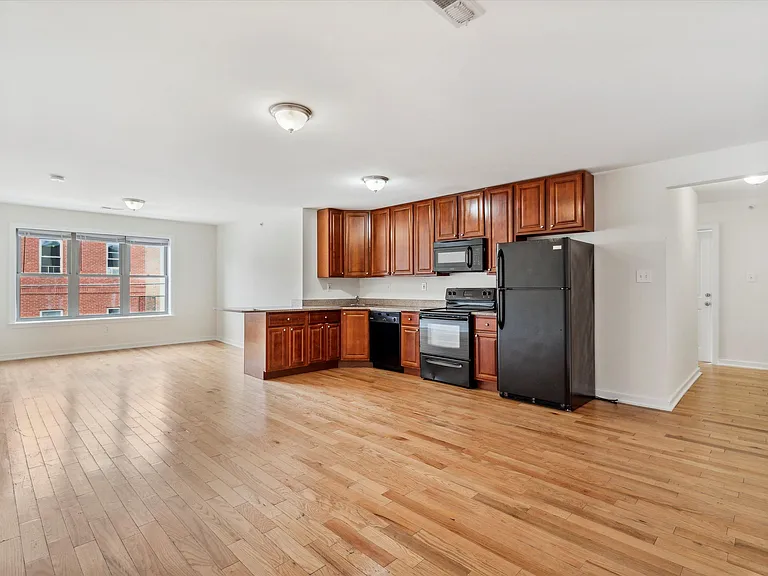 2025 N 17th St #202 — Photo 1