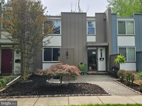 11170 Forest Edge Dr, Reston, VA 20190