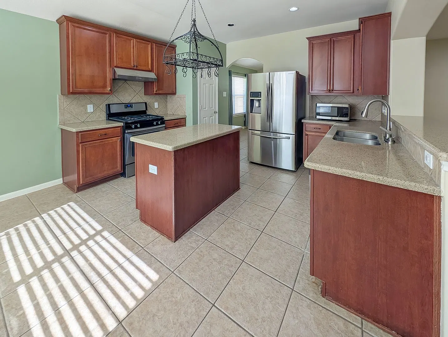 Beautiful 4 Bed / 2 Bath Home in Cinco Ranch with No Backyard Neighbor — Photo 4