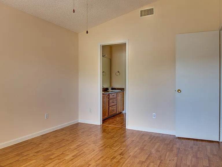 9928 Dean Cove Ln — Photo 13