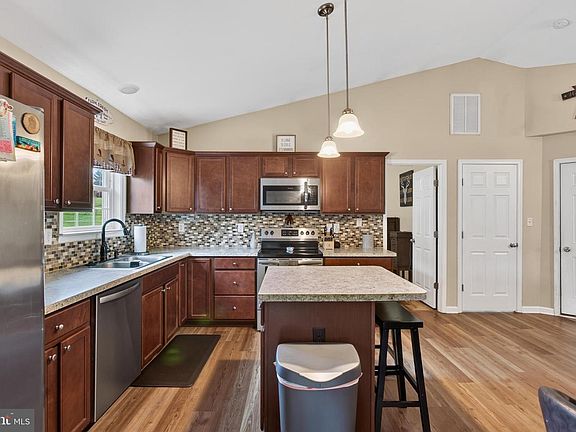 5th image of 86 Hampshire House Dr