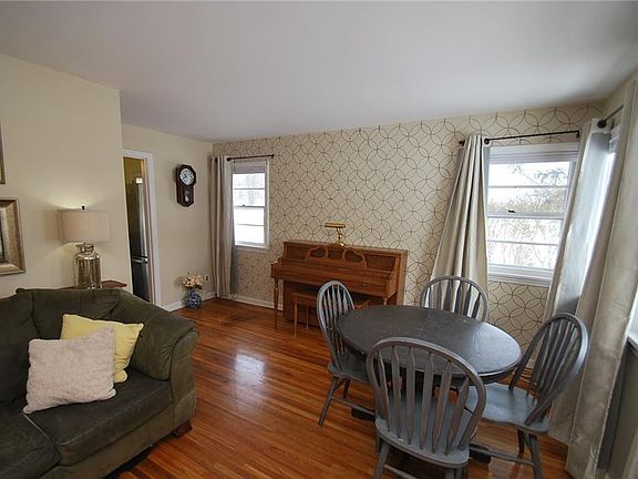 4th image of 24 Briggs Ave