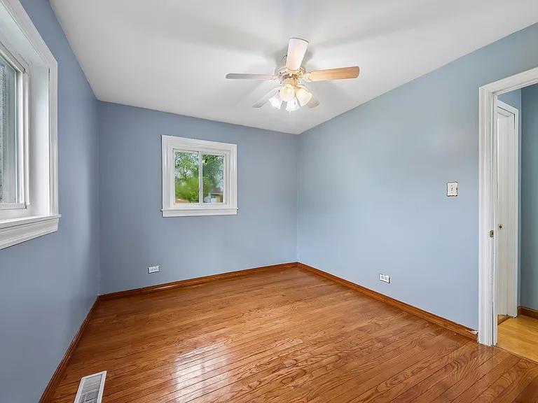 670 Lakeview Ln — Photo 30