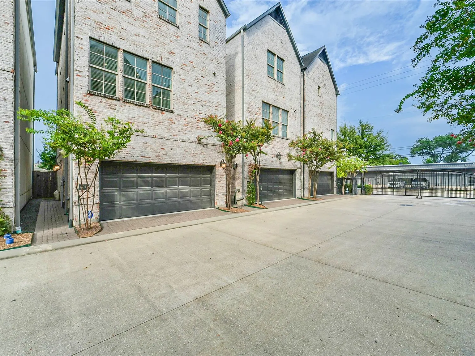 3 bed, 3.5 bath, 2168 sqft, $2,795 — Photo 3