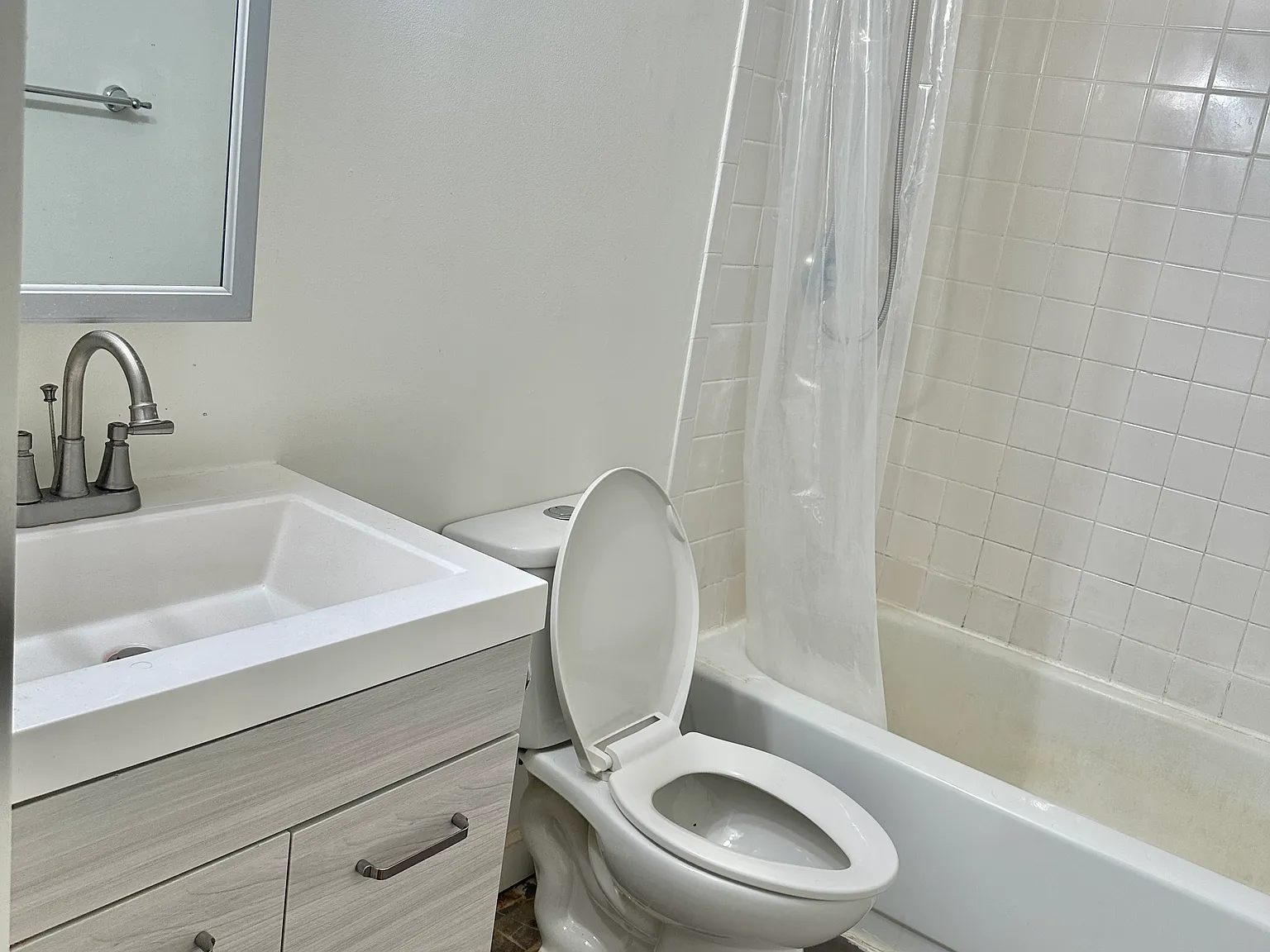 2 bed, 878 sqft, $3,000 — Photo 2
