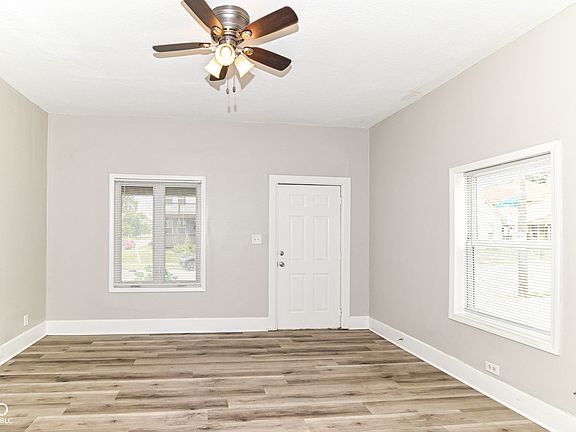 3rd image of 2223 Prospect St