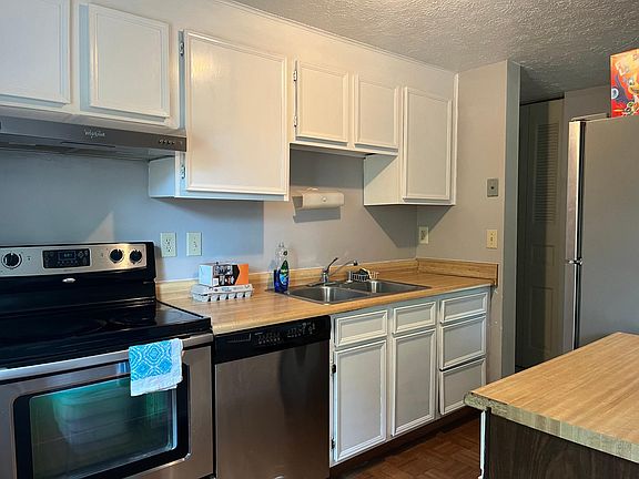 Kitchen 
(Dishwasher does not work)