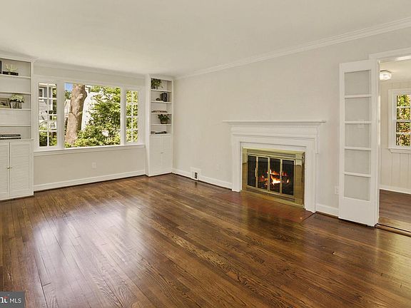 3rd image of 4317 Kentbury Dr