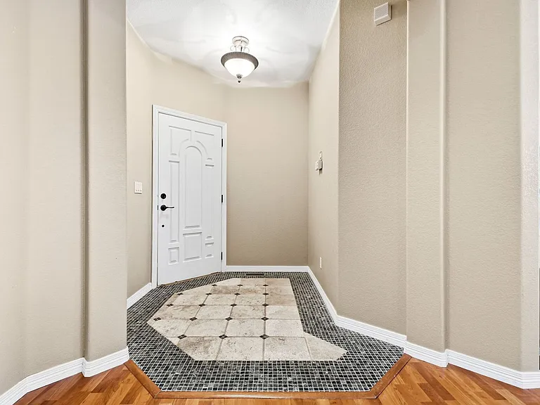 11865 E Maplewood Ave — Photo 5