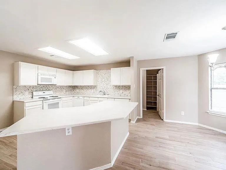 1173 Forest Bluff Trl — Photo 10