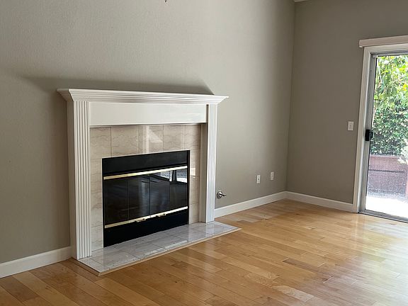 5th image of 905 Woodlake Dr
