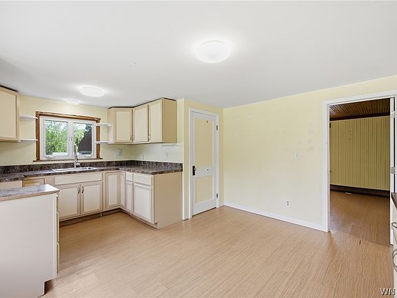 5th image of 8279 Erie Rd