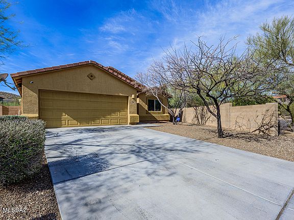 3rd image of 2807 W Sonoran Blossom Pl