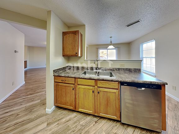 4th image of 15282 Beam St