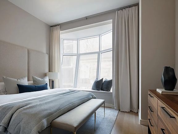 4th image of 515 18th St #610