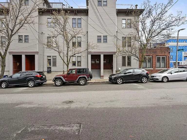 190 W 7th St #1 — Photo 23
