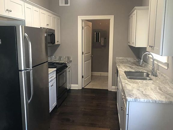 3rd image of 412 Walker Cir #412