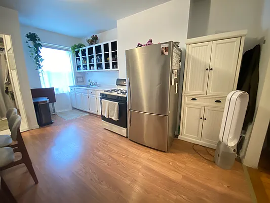 Rented by Capri Jet Realty Corp | media 7