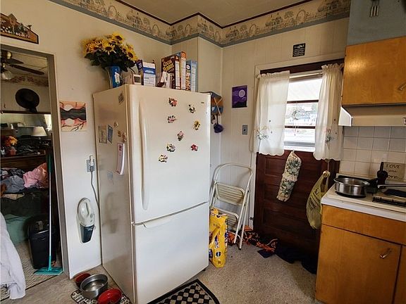 3rd image of 526 N 8th St