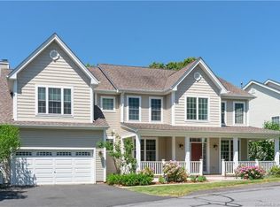 2 Washington Cir, Southbury, CT 06488