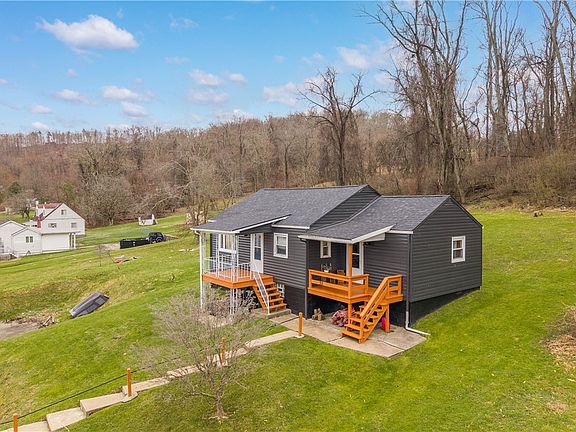 2nd image of 32 Maple St