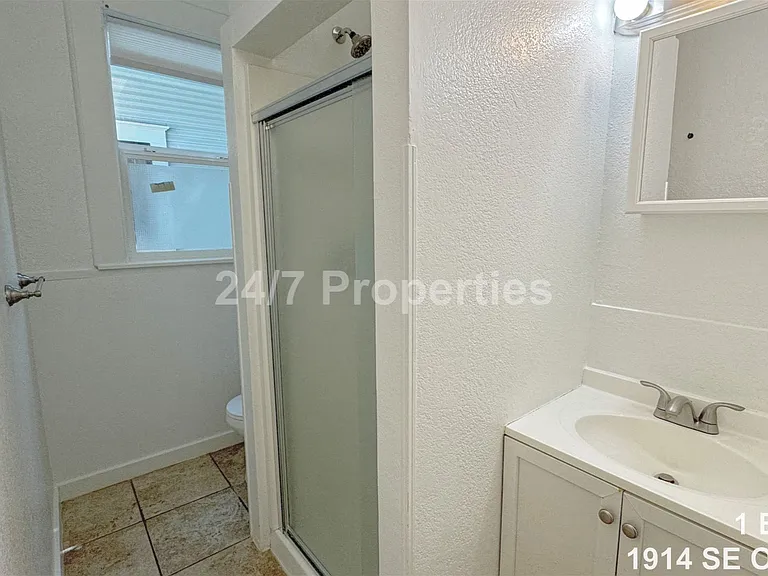 1914 SE Oak St #2 — Photo 8