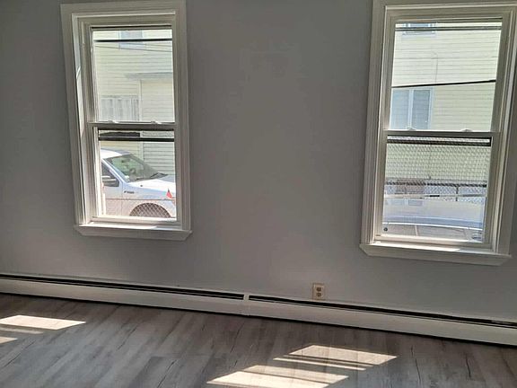 5th image of 60 Richmond St APT 1