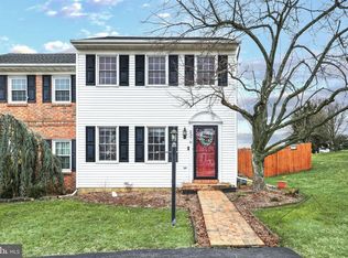 2370 Woodmont Dr, York, PA 17404
