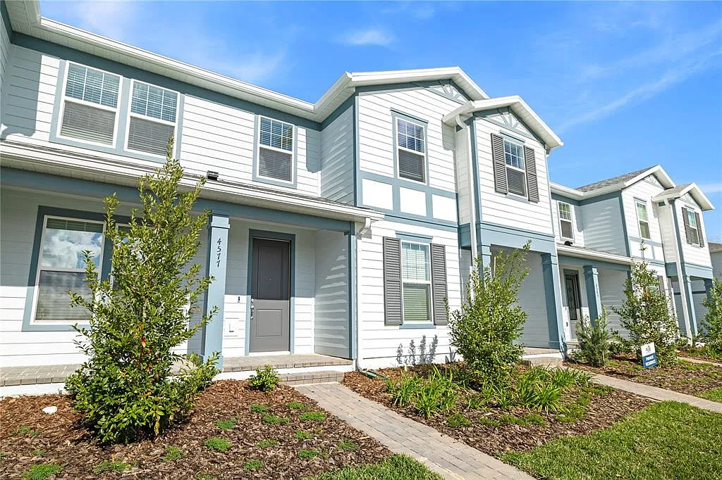 3 bed, 2.5 bath, 1652 sqft, $2,500 — Photo 3