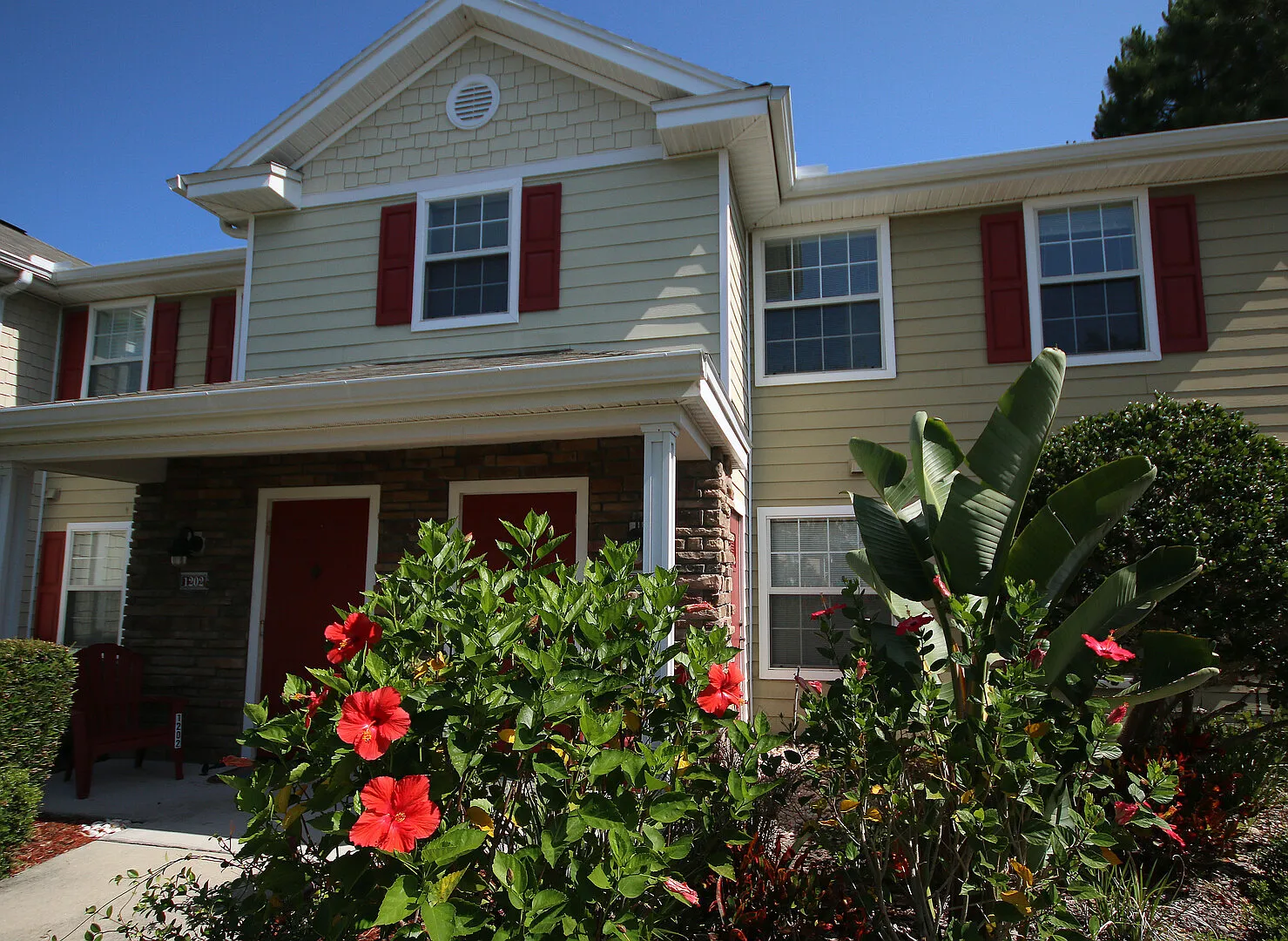 Gorgeous Condo close to IMG and Hospitals — Photo 2