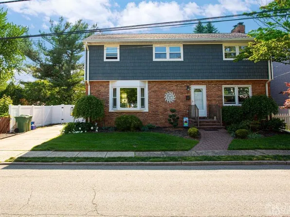 9 Jacobson St, Sayreville, NJ 08872