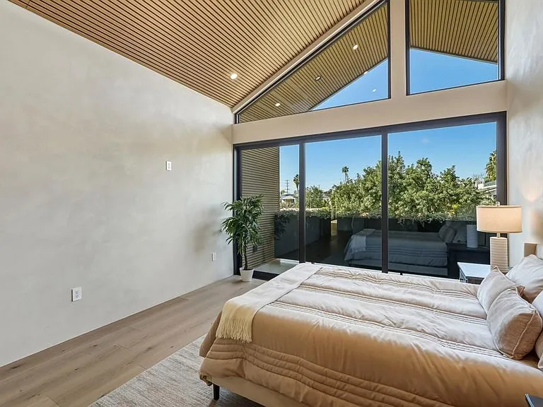 824 N Curson Ave — Photo 35