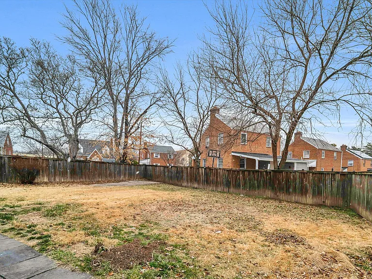 1002 Chillum Rd — Photo 3