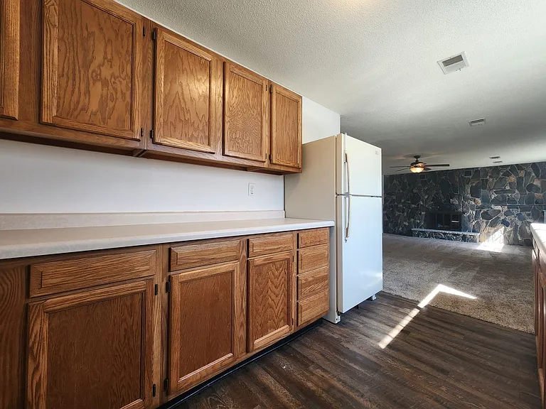 2800 W McClellan St — Photo 11
