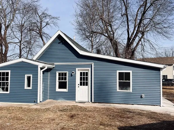 54 Valley St, Agawam, MA 01001