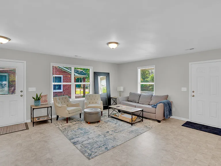 1016 Arlington St — Photo 10