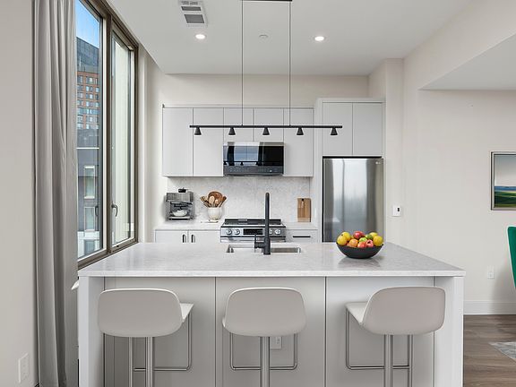 3rd image of 75 Dupont St #615