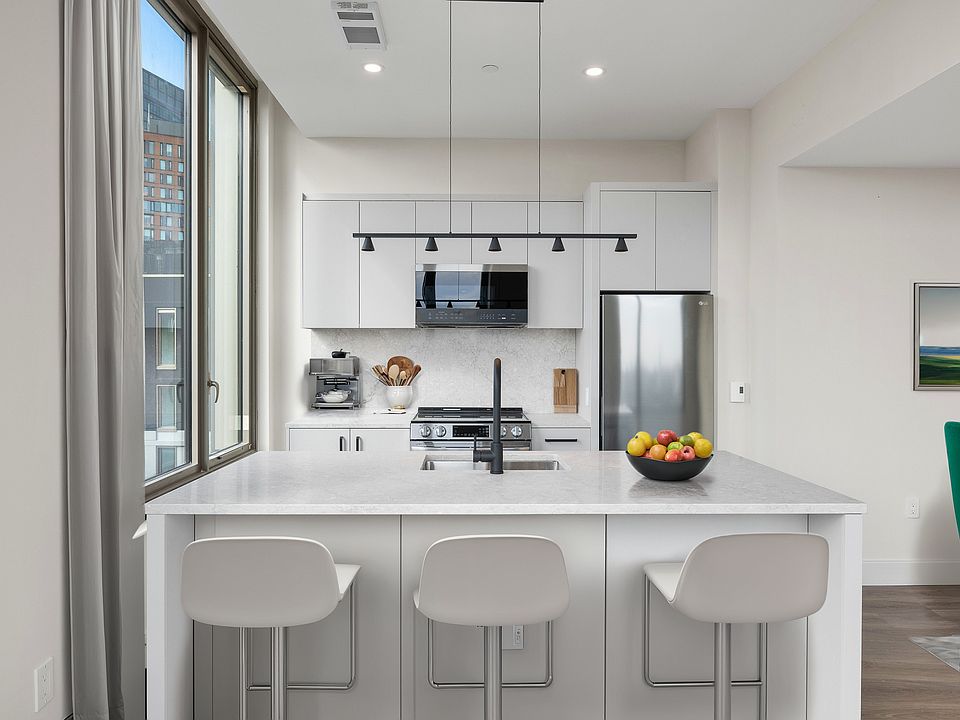 1st image of 75 Dupont St #334