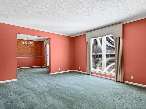 3rd image of 3654 Claridge Rd S