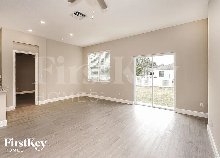 674 Tobias St SE — Photo 4