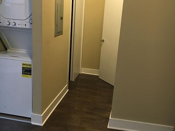 4th image of 509 S 42nd St APT 2M