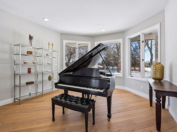 3rd image of 525 Navajo Rd W